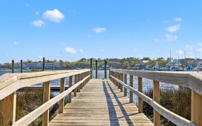 Building Photo - Boaters Paradise