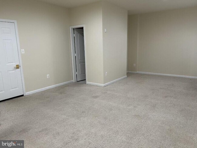 Building Photo - 2822 Laura Gae Cir