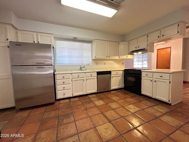Building Photo - 3122 E Montecito Ave