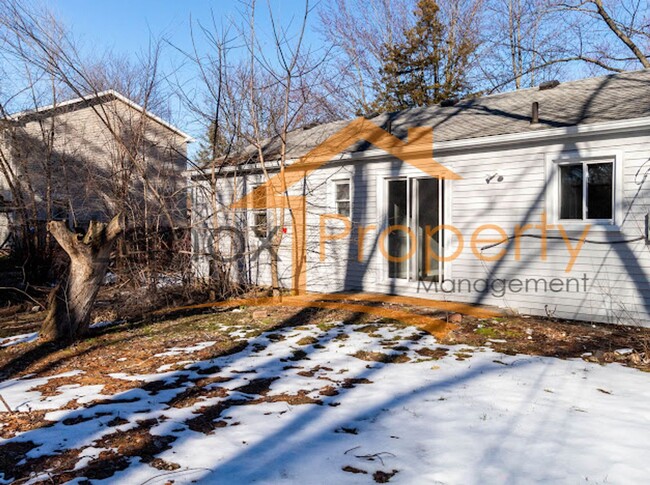 Building Photo - Shelby Township Ranch For Rent!!! HALF OFF...