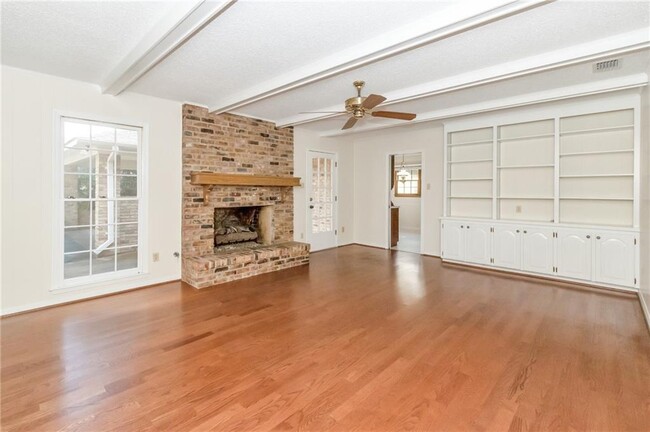 Building Photo - 1005 Westbury Dr