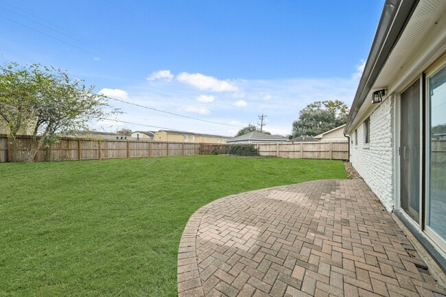 Building Photo - 6010 Rutherglenn Dr