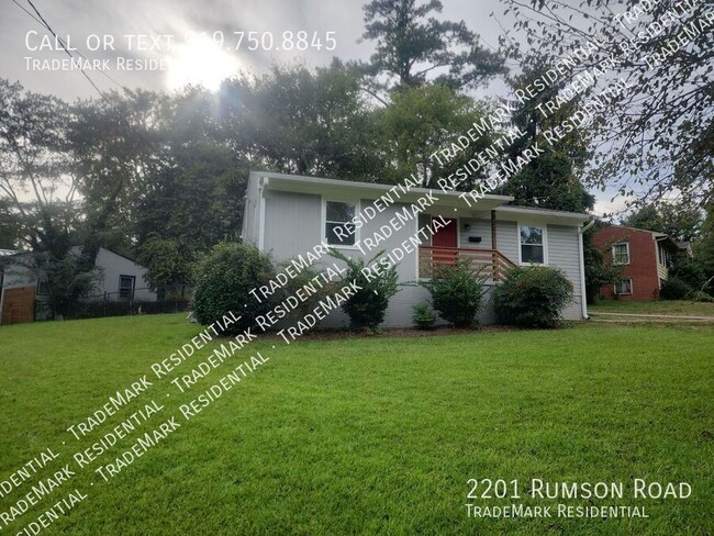 Building Photo - Charming 2-Bedroom, 1-Bathroom Home – 800 ...