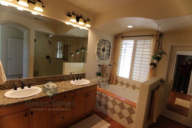 Building Photo - 2975 W.Evans Rd