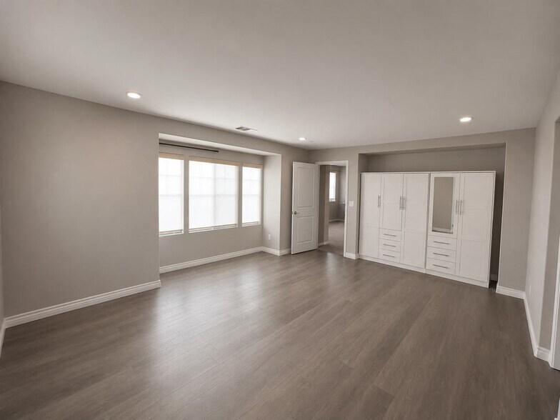 Building Photo - 2308 Navigation Cir