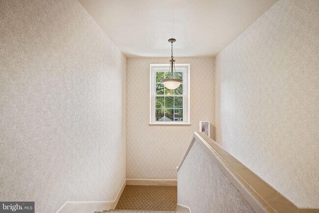 Building Photo - 3050 S Buchanan St