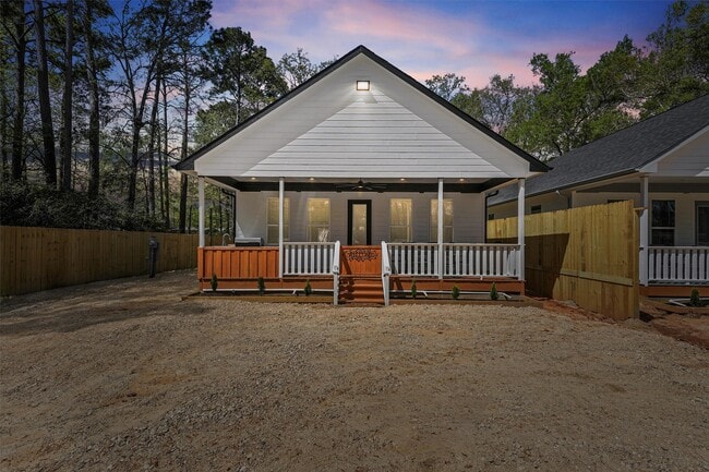 Building Photo - 210 Canary St