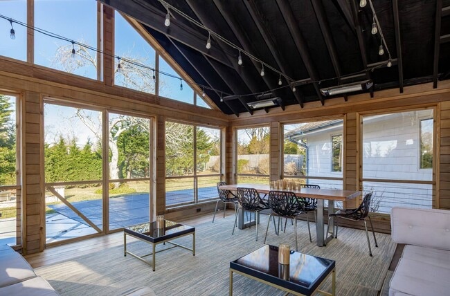 Building Photo - 89 Pantigo Rd