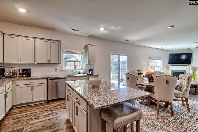 Building Photo - 660 Collett Dr