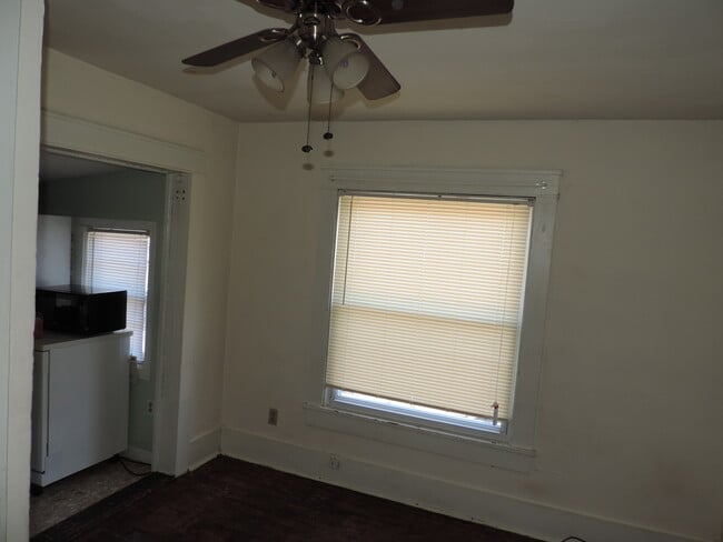 Building Photo - 108 S College St