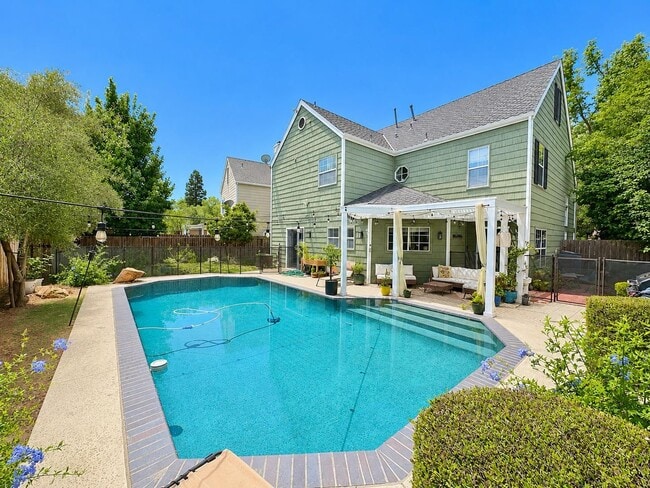 Building Photo - Beautiful Woodward Park 3/3 in Gated Community