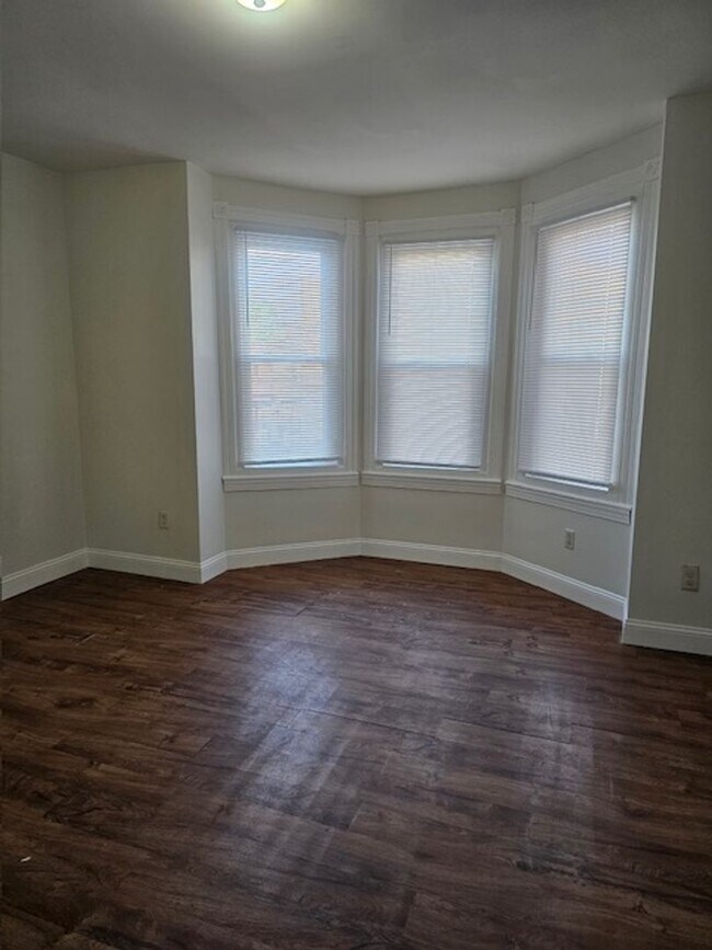 Building Photo - Large Home - Cobbs Creek