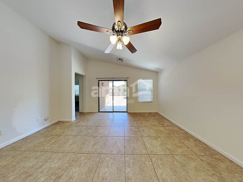 Building Photo - 1417 W Belmont Red Trail