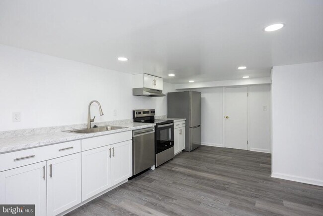 Building Photo - 2104 Steuben Way