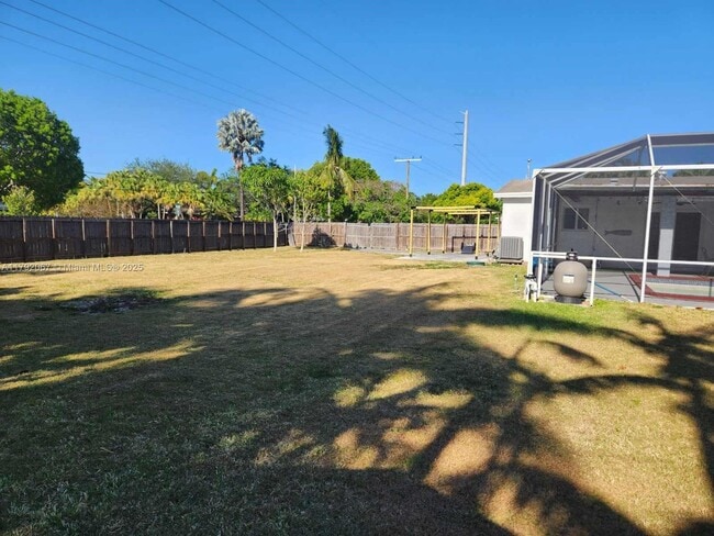 Building Photo - 14400 SW 98th Ave
