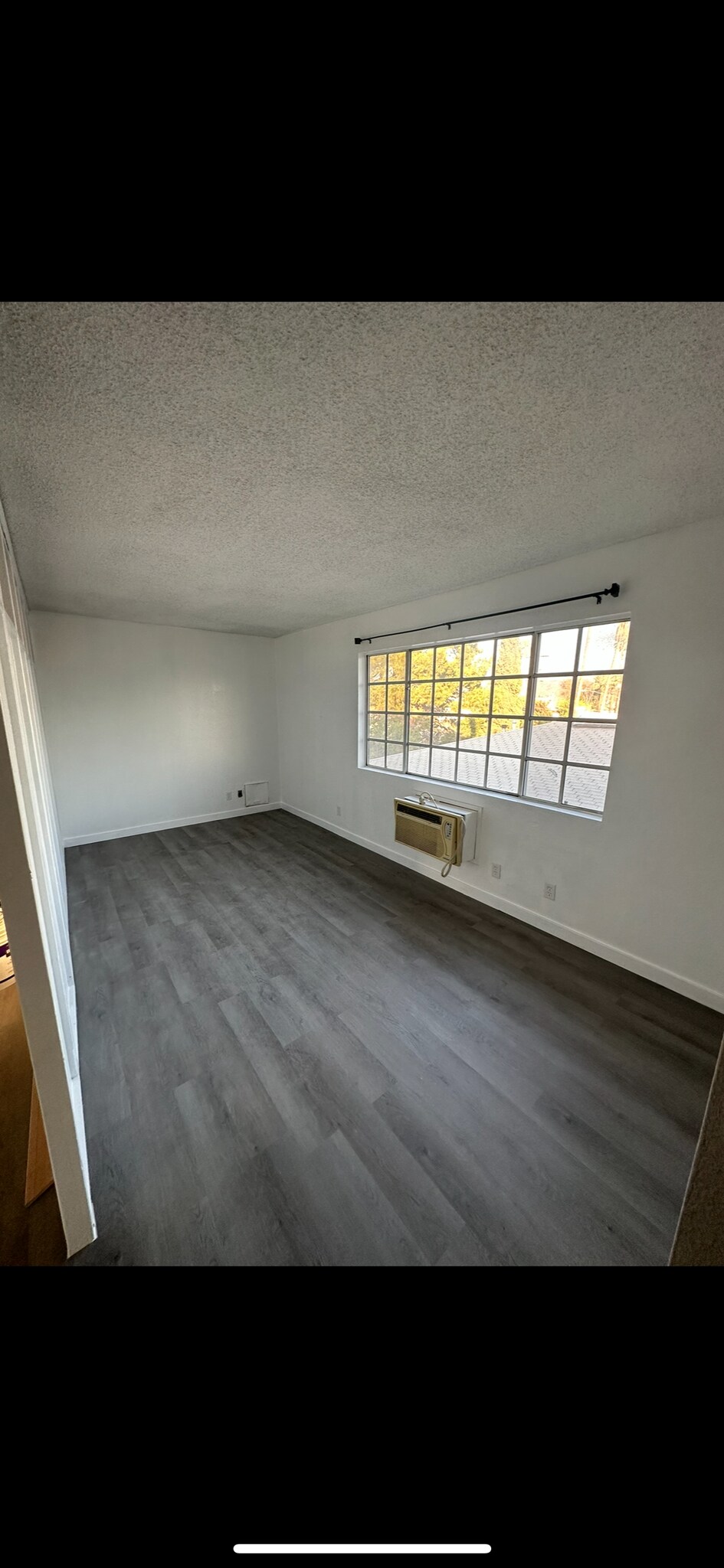 Building Photo - 11948 Hart St