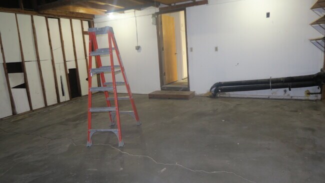 Building Photo - 13807 Greenfield Rd