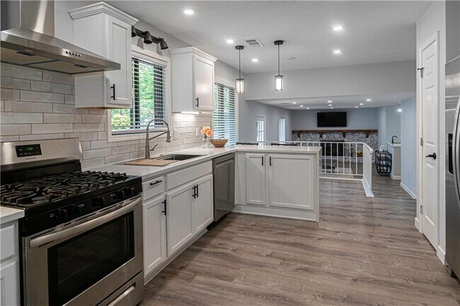 Building Photo - 986 Bramwell Ln