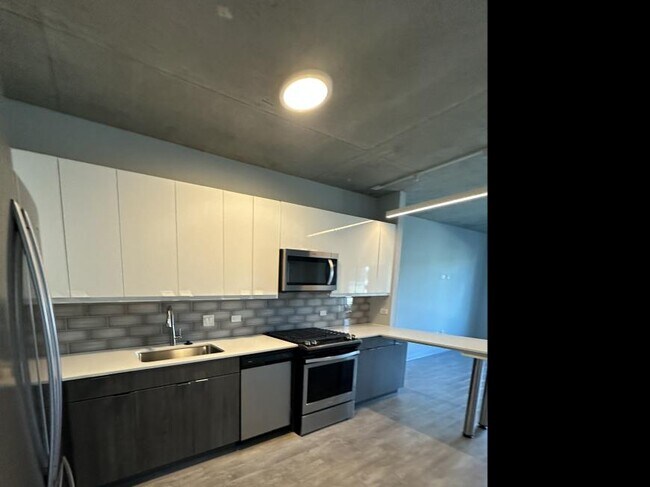Building Photo - 1 bedroom in Chicago IL 60613