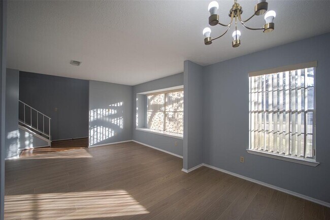 Building Photo - 2111 Landcircle Ct