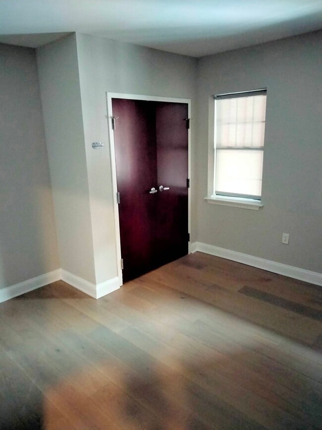 Building Photo - 52 Imlay St