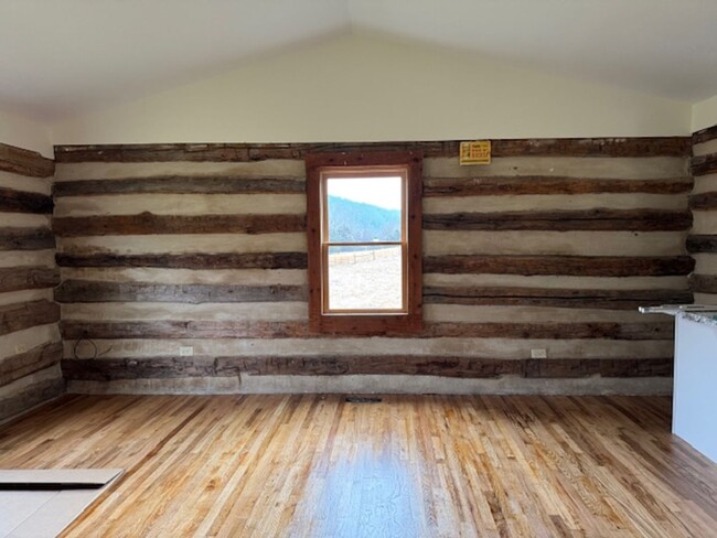 Building Photo - Cabin located in the picturesque county of...