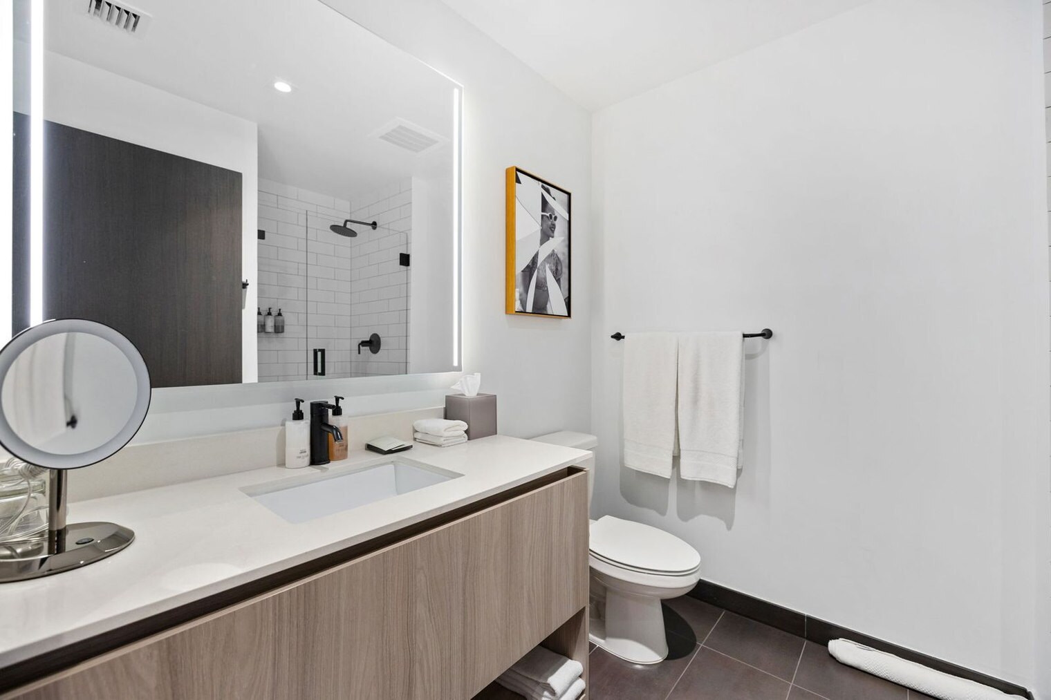 Building Photo - 398 NE 5th St