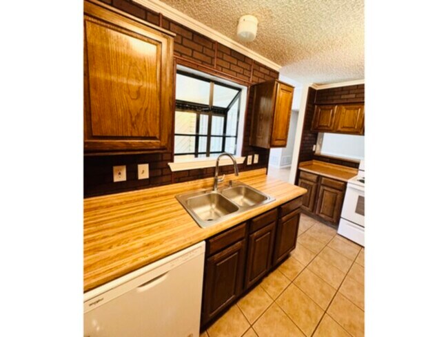 Building Photo - ***3 BEDROOM IN MESQUITE***