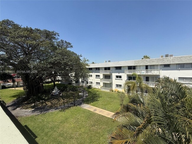 Building Photo - 15201 NE 6th Ave