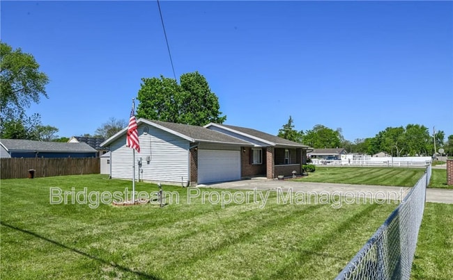 Building Photo - 2460 Rondowa Ave