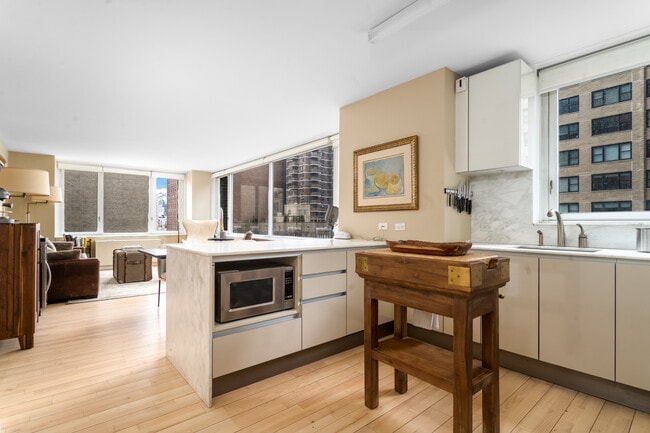 Building Photo - 322 W 57th St