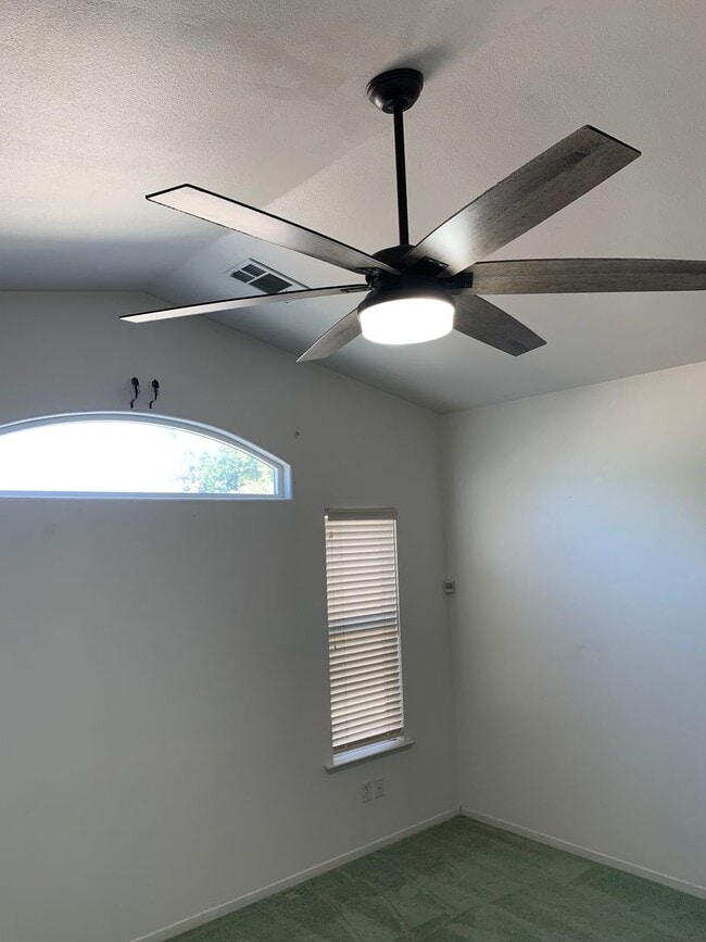 Building Photo - 3 Bedroom 2 Bath Solar Home