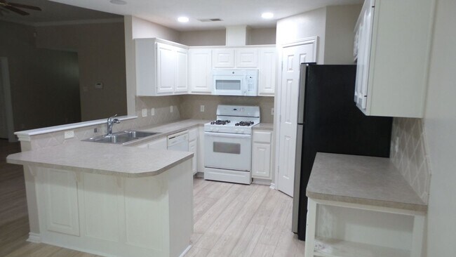 Building Photo - 1305 Remington Ct