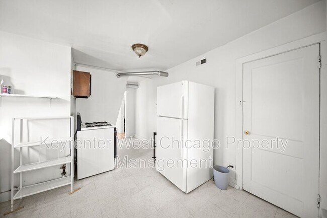 Building Photo - 4511 N Pulaski Rd