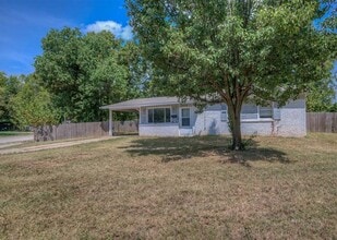 Building Photo - Refurbished - 3 bdrm 1 bath