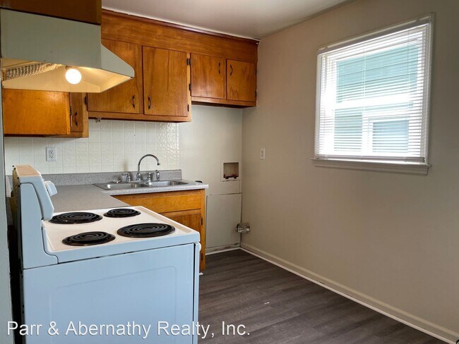 Building Photo - 2 br, 1 bath House - 810 A E. Poythress St...