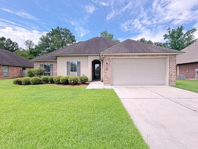 Building Photo - 4 Bedroom House In Ascension Parish with C...