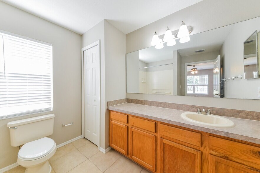 Building Photo - 4033 Banbury Cir