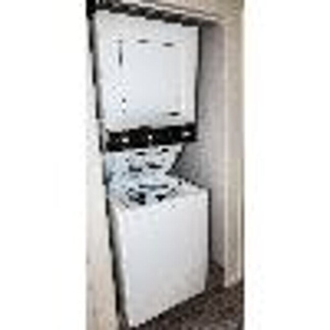 Building Photo - 8100 E Lakeshore Dr