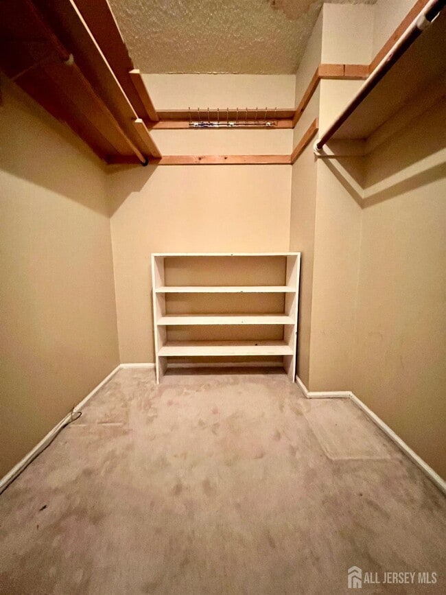 Building Photo - 37 Albury Way