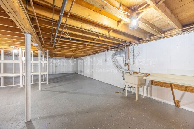 Building Photo - 32 Marshall St