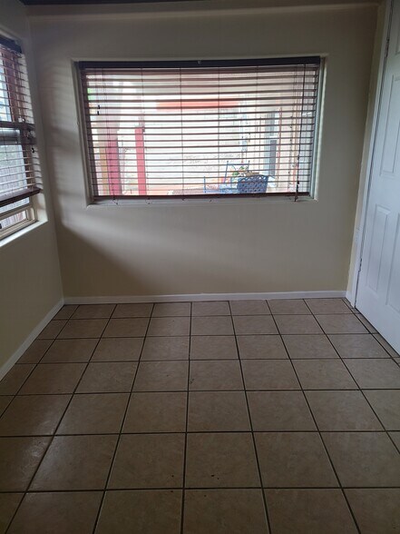 Building Photo - 5831 Adelaide Ave