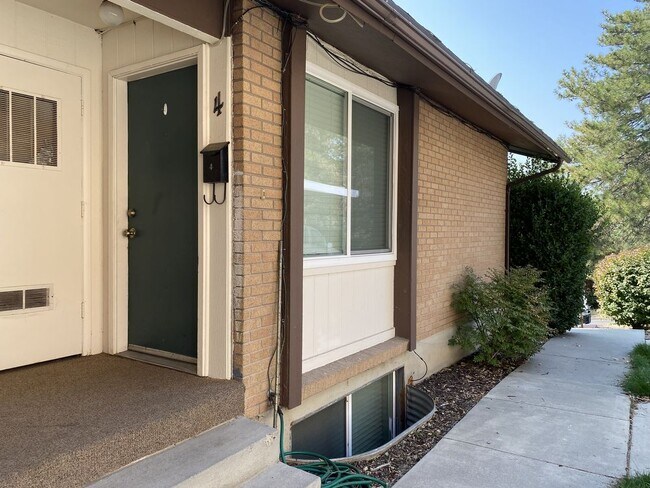 Primary Photo - Super Cute 2 Bed 2 Bath in Murray