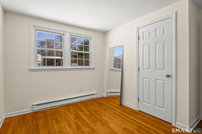 Building Photo - 17 Champlain Dr