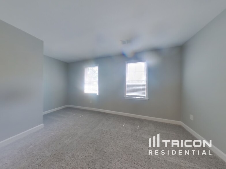 Building Photo - 9414 Victoria Dr