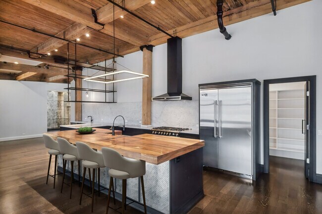 Building Photo - 1000 W Washington Blvd