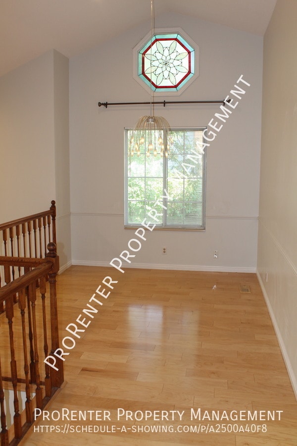 Building Photo - 523 Applewood Dr