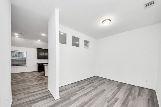 Building Photo - 5827 Northern Rose Ln