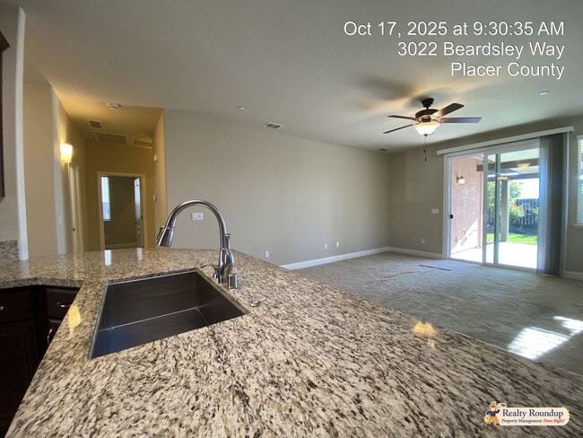 Building Photo - Pristinely Maintained Roseville Home with ...