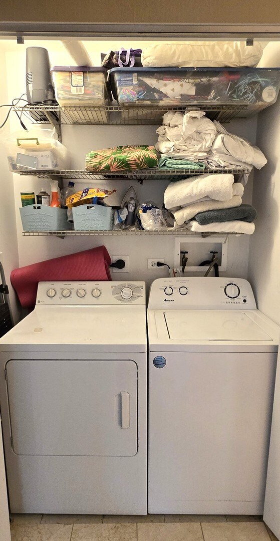 Building Photo - 57 E Delaware Pl